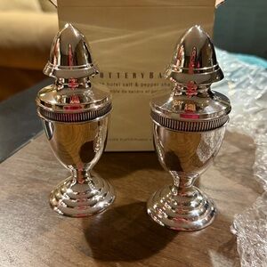 Pottery Barn Salt & Pepper shaker set